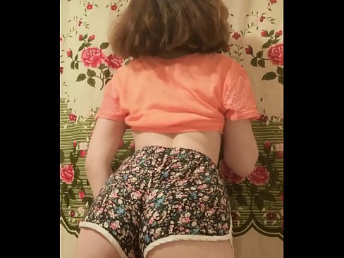 ❤️ セクシーな若いベイブがカメラでショーツを脱ぐ ️❌ 自家製ポルノ ❌️❤